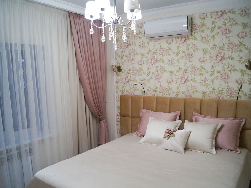 Шторы для спальни в розовых тонах